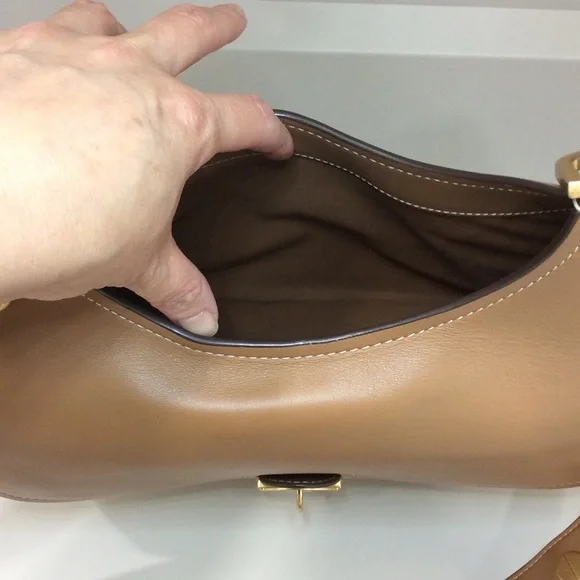 Authentic Tory Burch James Saddle Bag Handbag Crossbody Leather Flap Messenger - Picture 16 of 17